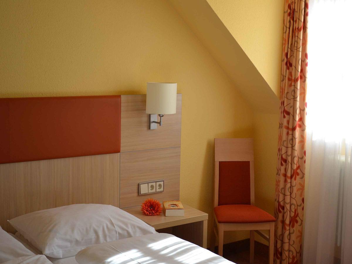 Hotel-Gasthof Rotes Ross Markt Einersheim Eksteriør billede