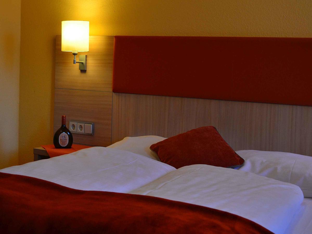 Hotel-Gasthof Rotes Ross Markt Einersheim Eksteriør billede