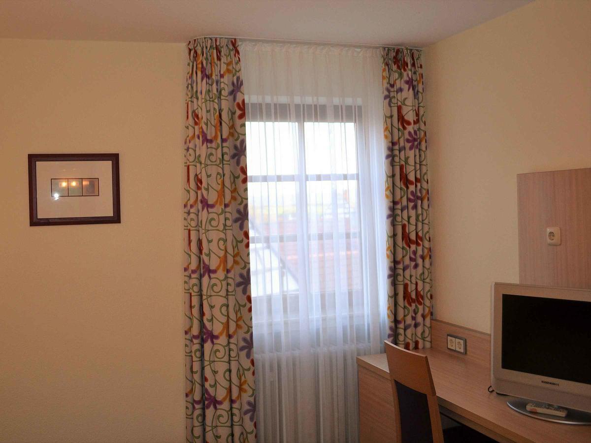 Hotel-Gasthof Rotes Ross Markt Einersheim Eksteriør billede