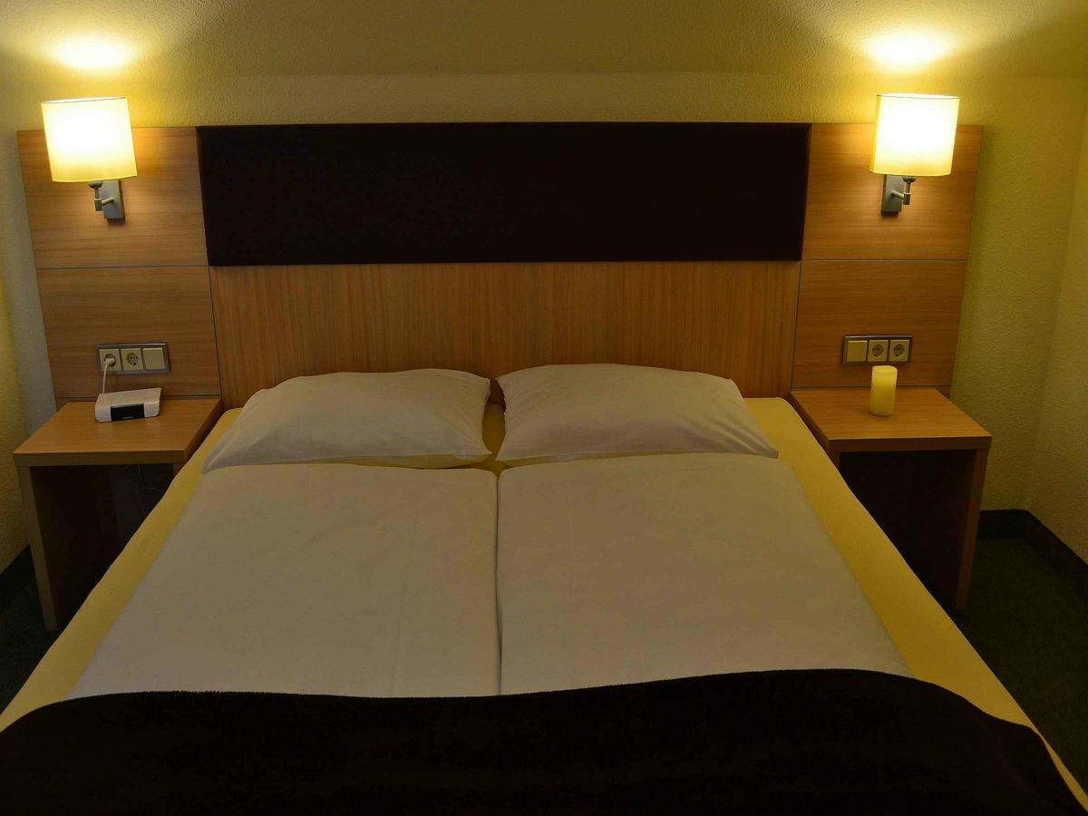 Hotel-Gasthof Rotes Ross Markt Einersheim Eksteriør billede