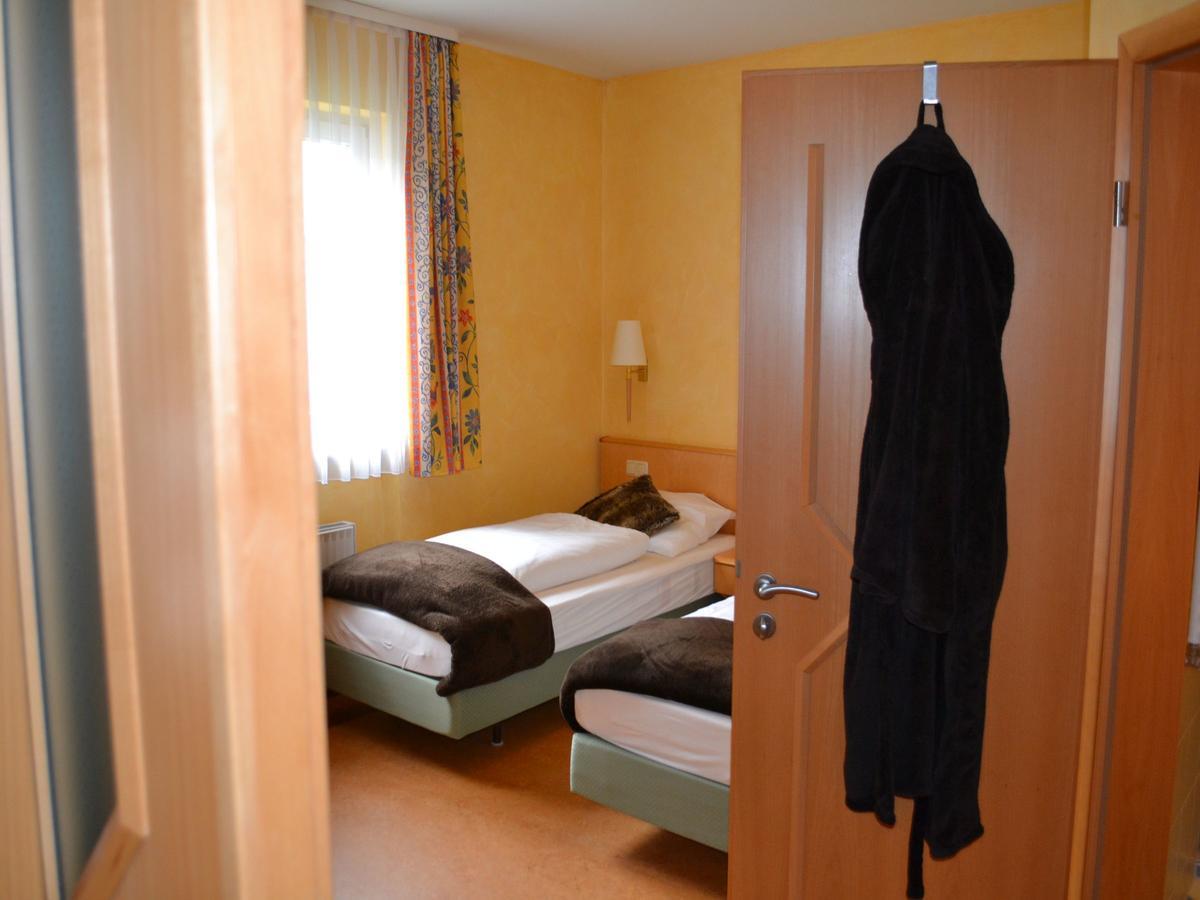 Hotel-Gasthof Rotes Ross Markt Einersheim Eksteriør billede